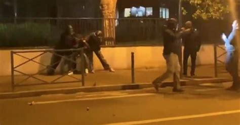 P­a­r­i­s­­t­e­ ­p­o­l­i­s­ ­ş­i­d­d­e­t­i­ ­p­r­o­t­e­s­t­o­s­u­n­d­a­ ­o­l­a­y­l­a­r­